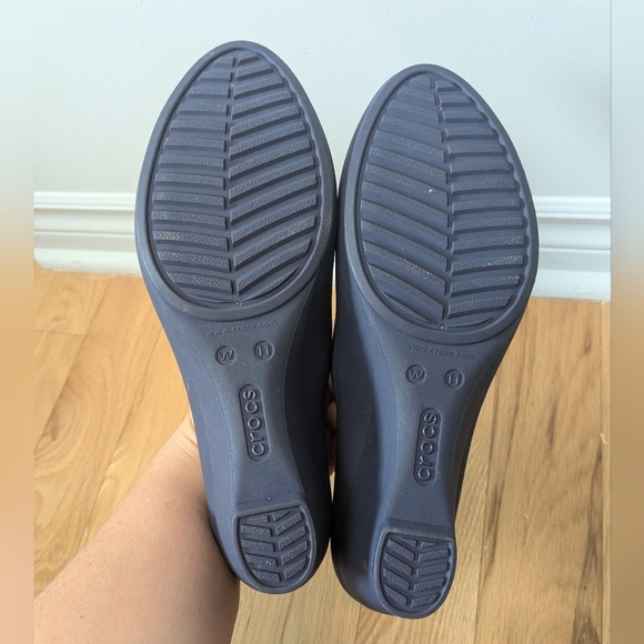 CROCS women Wedge Shoes Navy Blue Almond Tip Size 11 - Picture 8 of 9